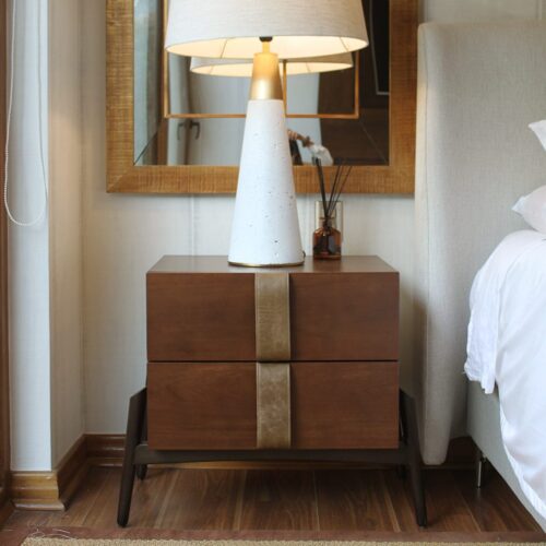 Par veladores Alma malto - base ébano - cuero 138, Abril 26