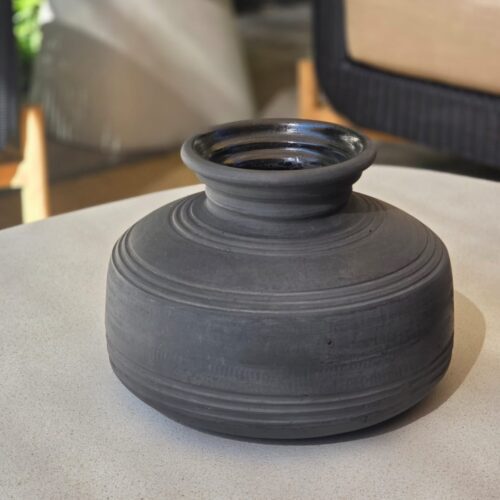 Jarrón Terracotta negro con cuello
